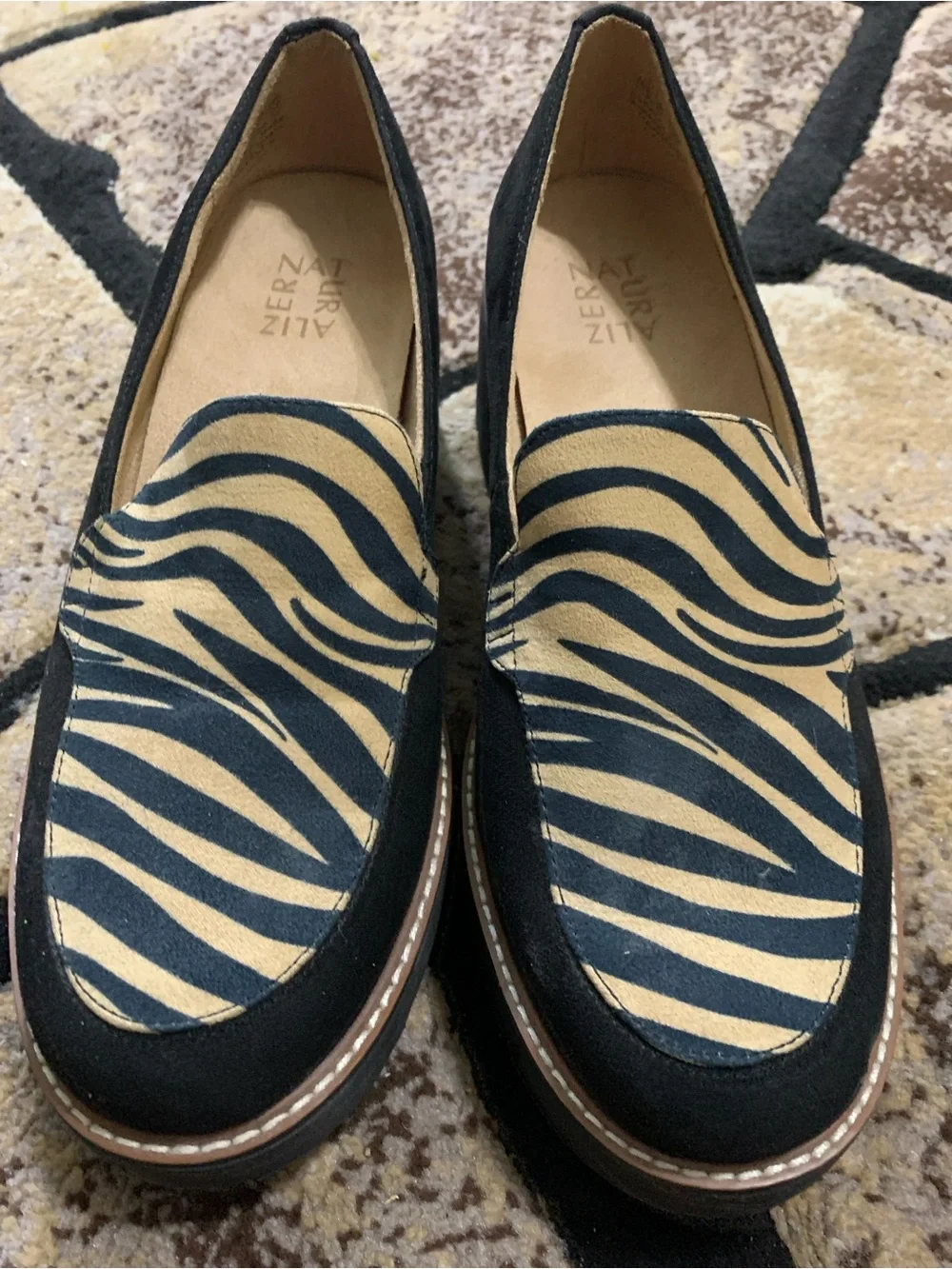 Women’s Naturalize fabric platform Loafers.  Black & Leopard size 10W
